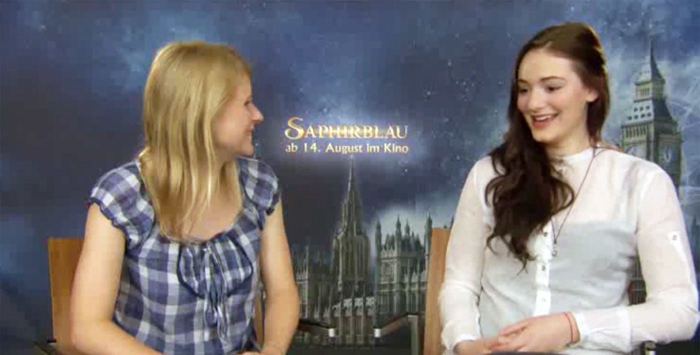 Jessica Neumayer interviewt Maria Ehrich zu ihrer Rolle in der Jugendfilmtriologie "Saphierblau", "Smaragdgrün" und "Rubinrot".